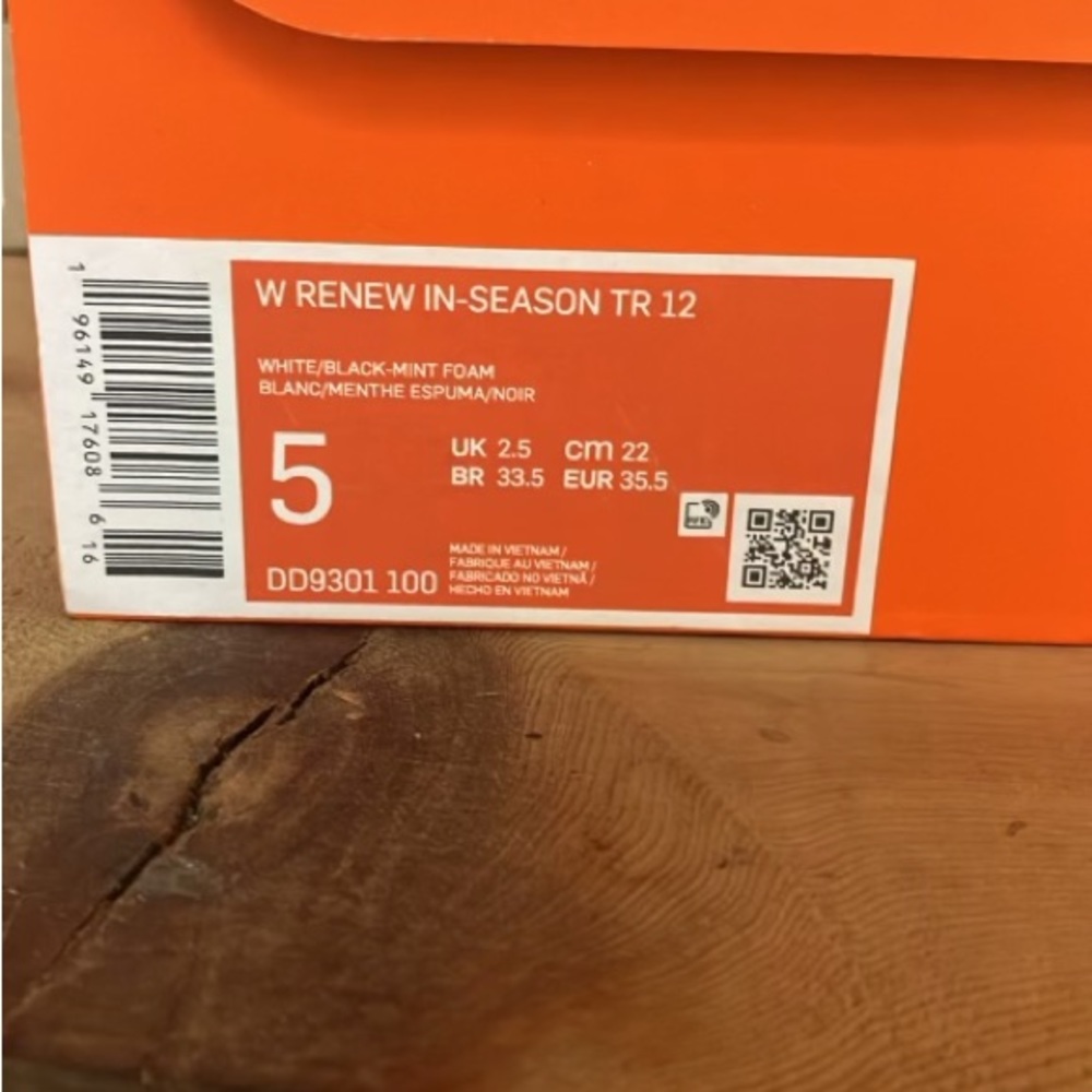 Nike Shoes - Picture 4 of 4